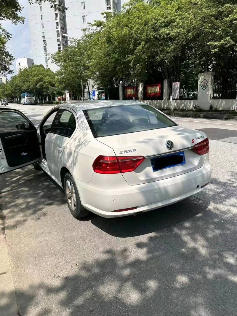 嘉兴17年大众朗逸8
