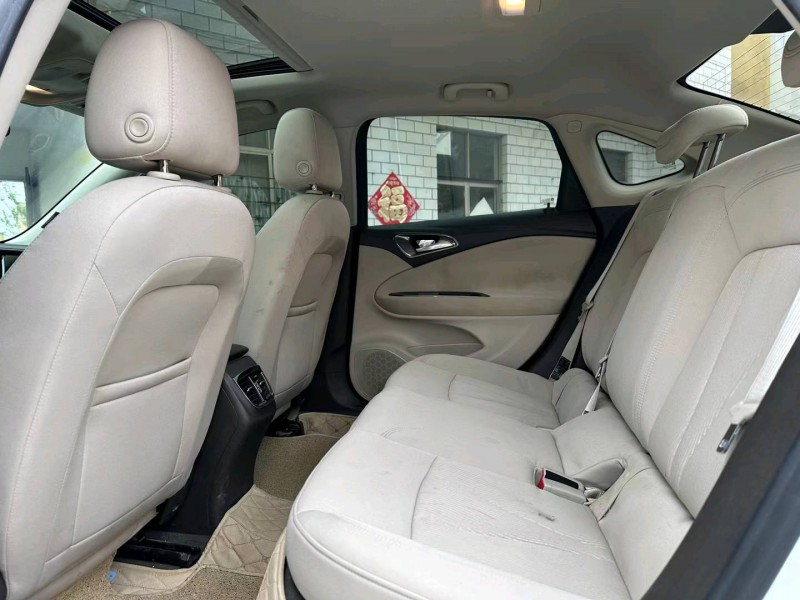 济宁17年别克威朗6