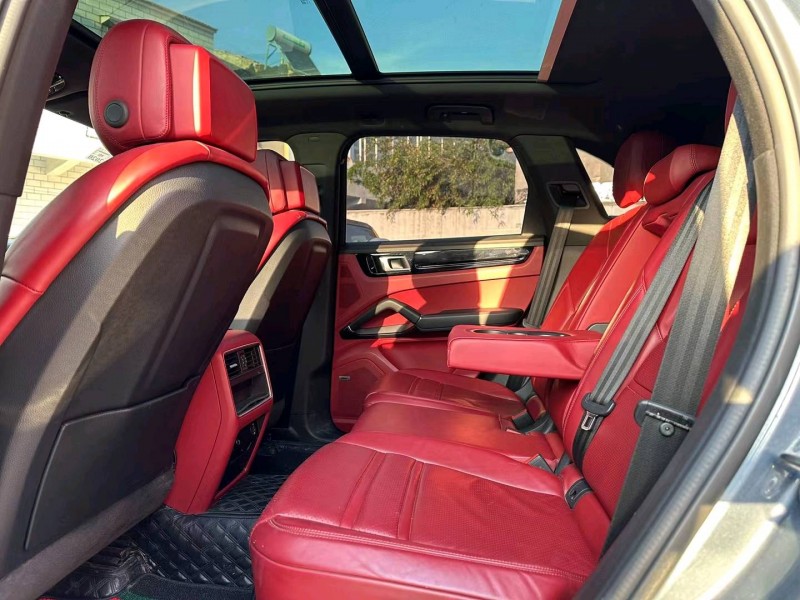 济宁18年保时捷卡宴7