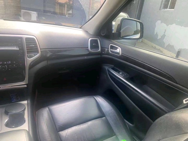 东营12年Jeep大切诺基8