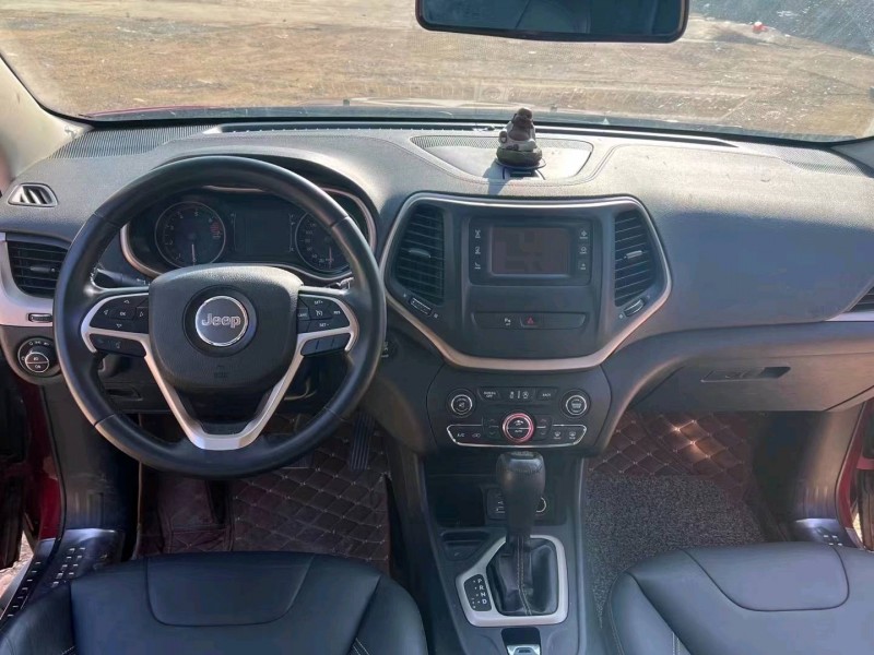 东营16年Jeep自由光5