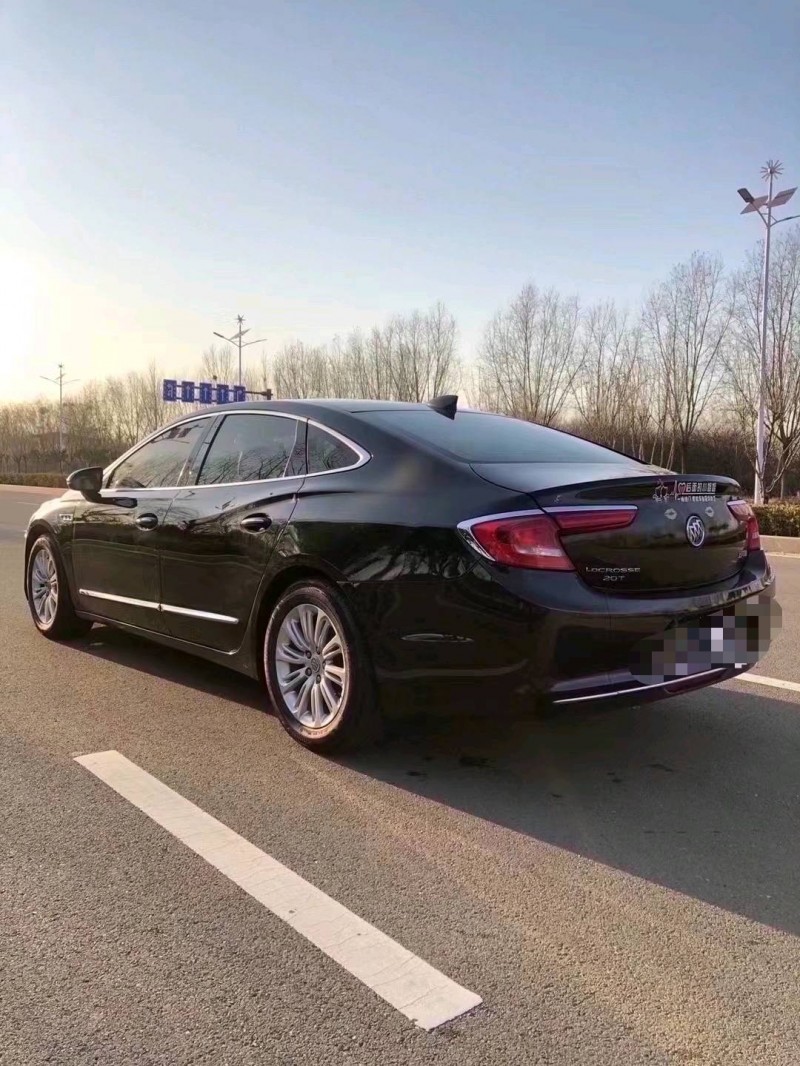 枣庄17年别克君越8