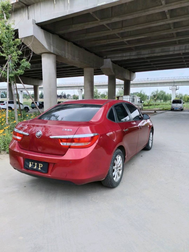 青岛11年别克英朗GT6