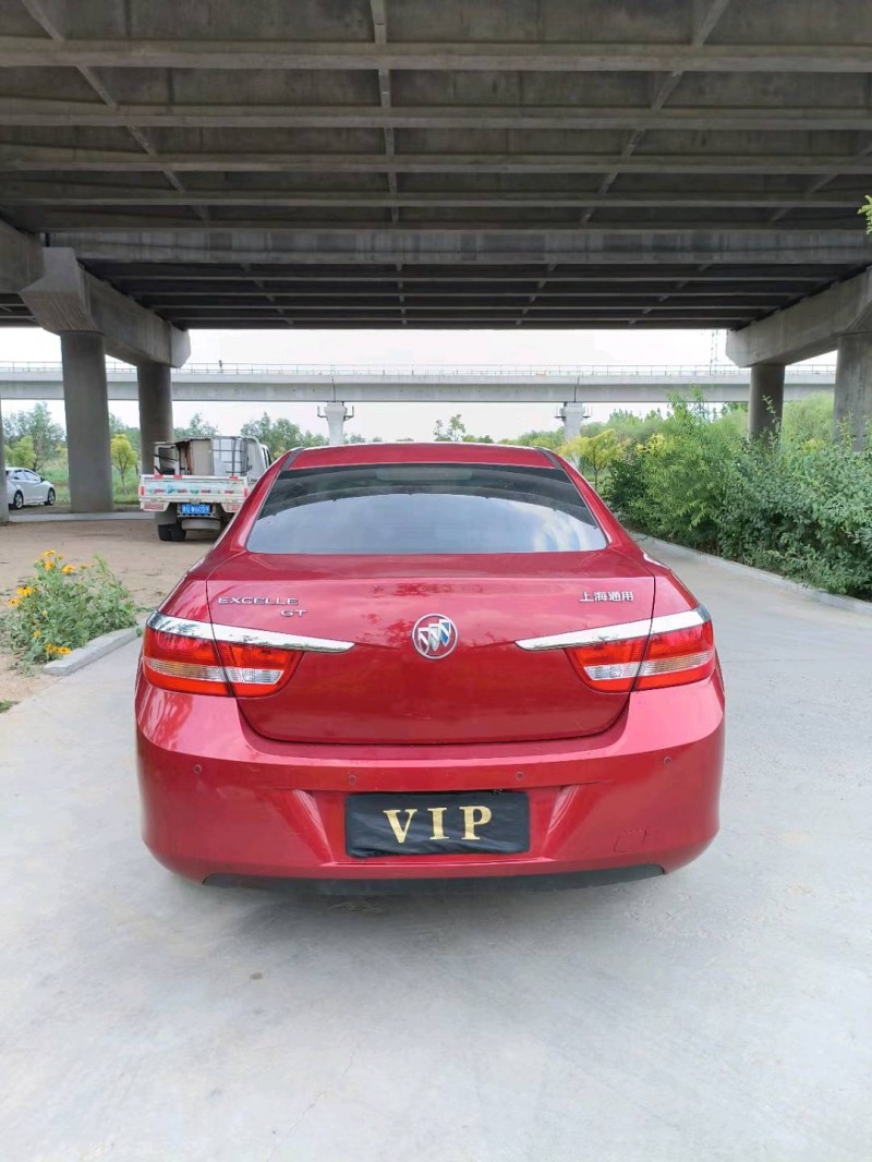 青岛11年别克英朗GT8