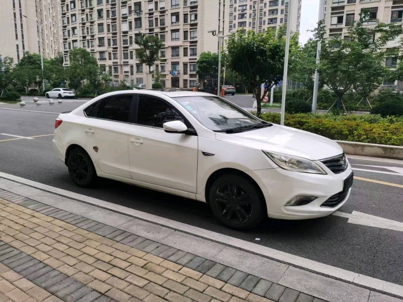 苏州15年长安汽车逸动2