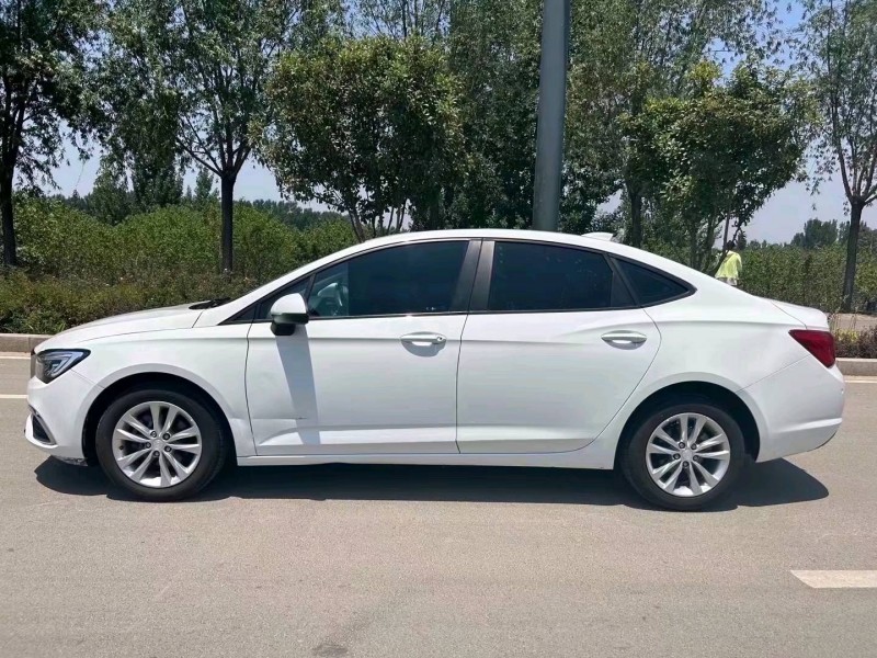 枣庄19年别克威朗9