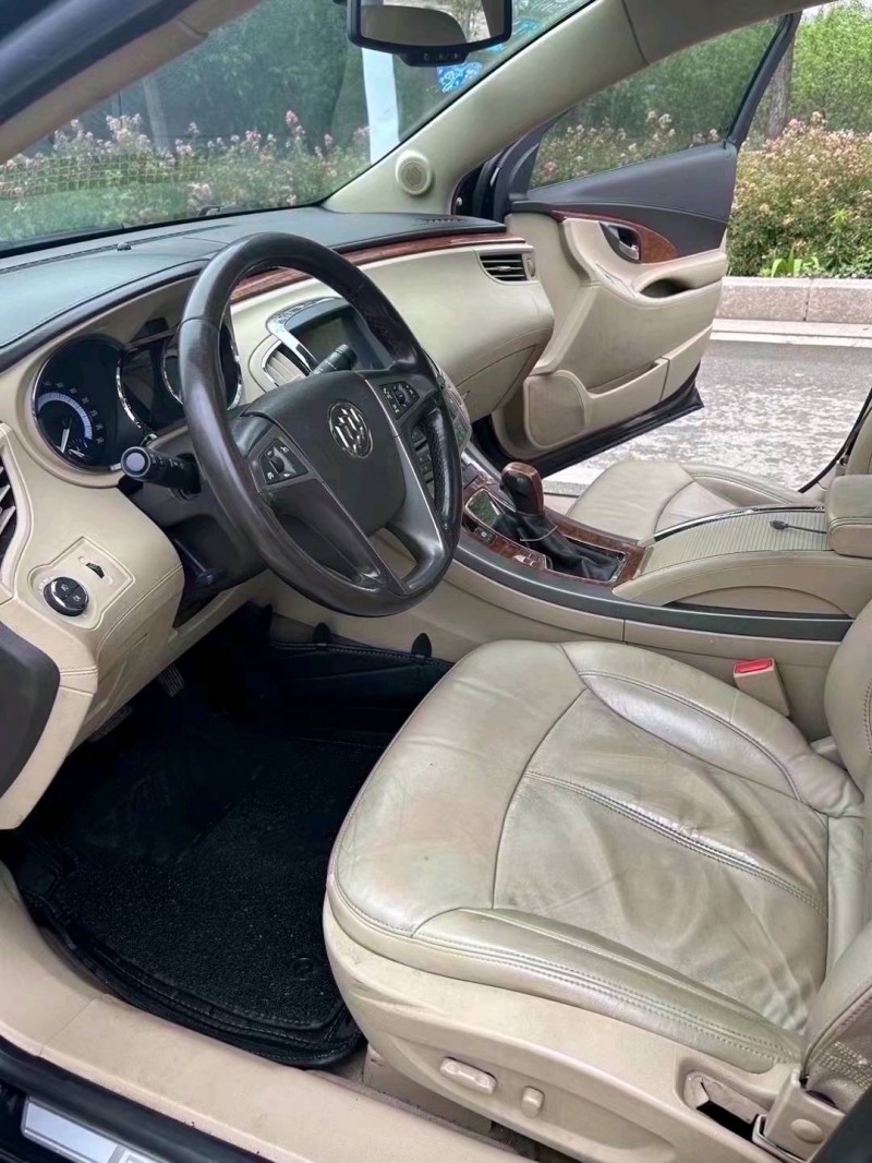 枣庄12年别克君越4