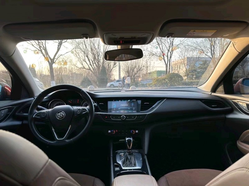 青岛18年别克君威7