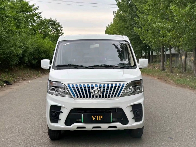 青島23年長安汽車睿行1