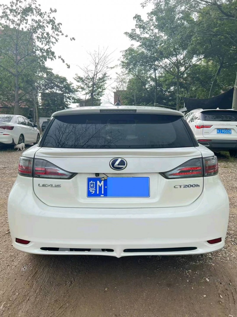 广州12年雷克萨斯CT9