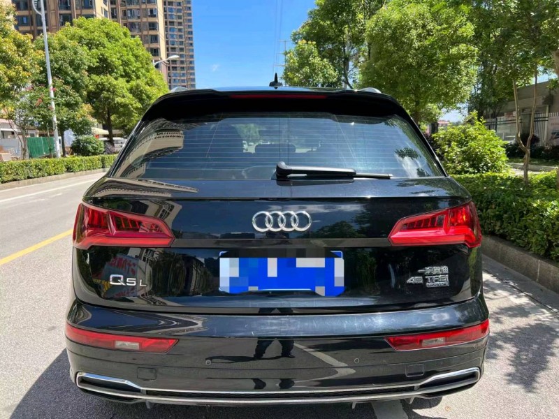 長沙19年奧迪Q59