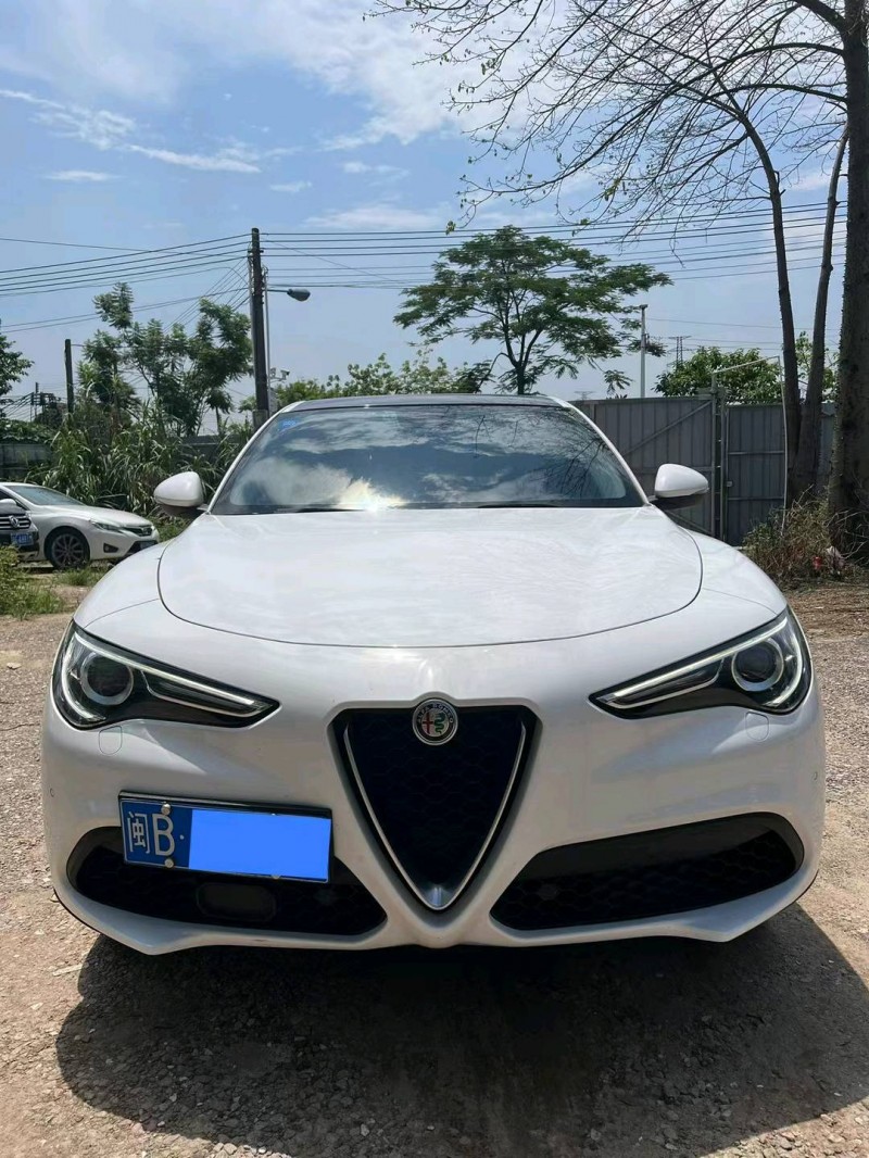 广州19年阿尔法·罗密欧Stelvio1