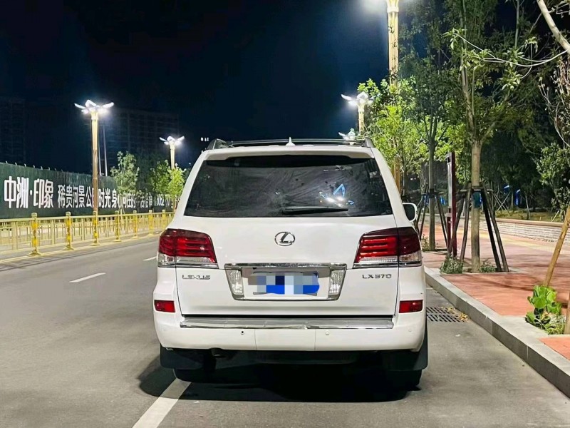 东营15年雷克萨斯LX7