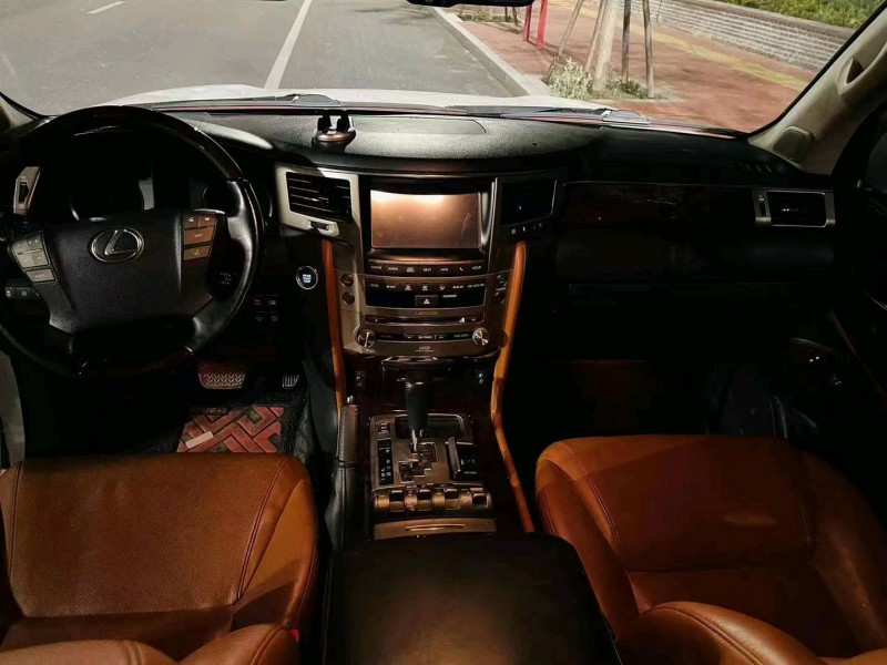 东营15年雷克萨斯LX8
