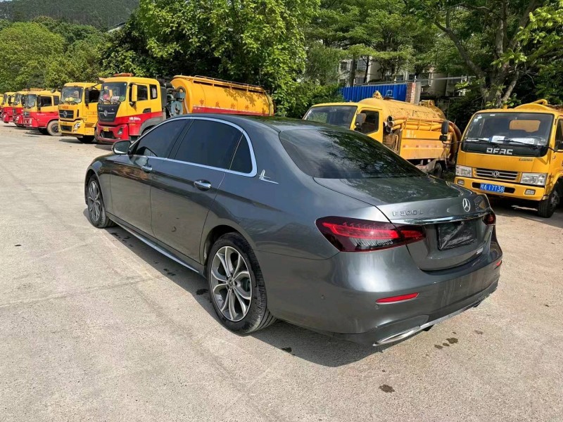 广州21年奔驰E8