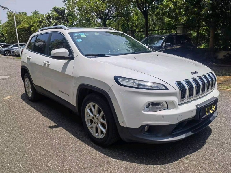 宜昌16年Jeep自由光2