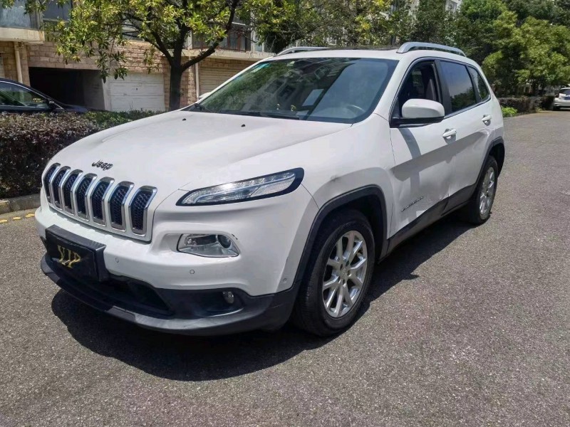 宜昌16年Jeep自由光3