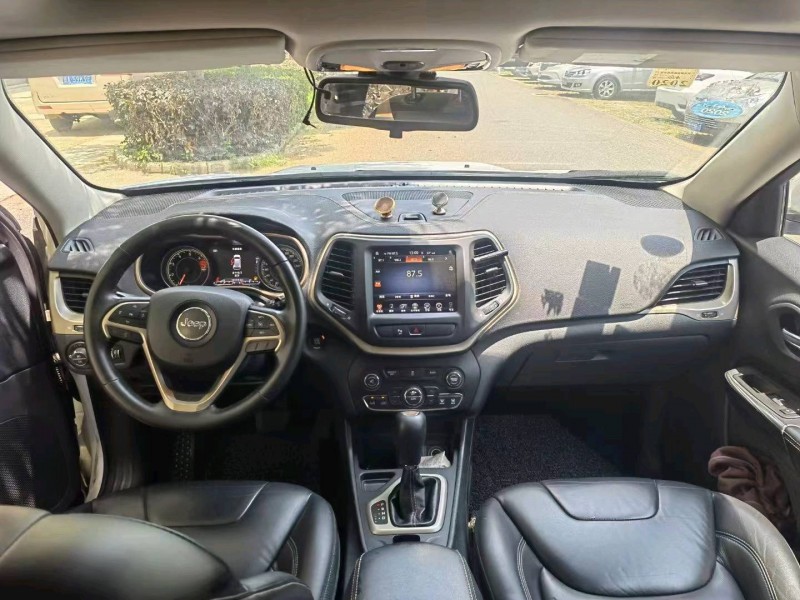 宜昌16年Jeep自由光6