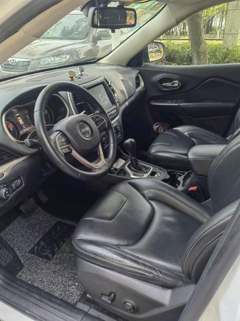 宜昌16年Jeep自由光7