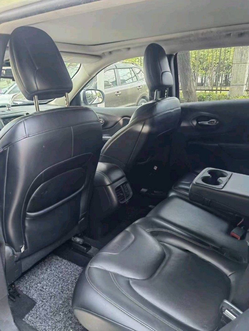 宜昌16年Jeep自由光8