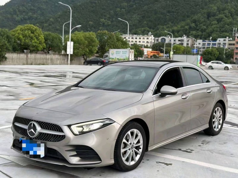 湖州19年奔驰A3
