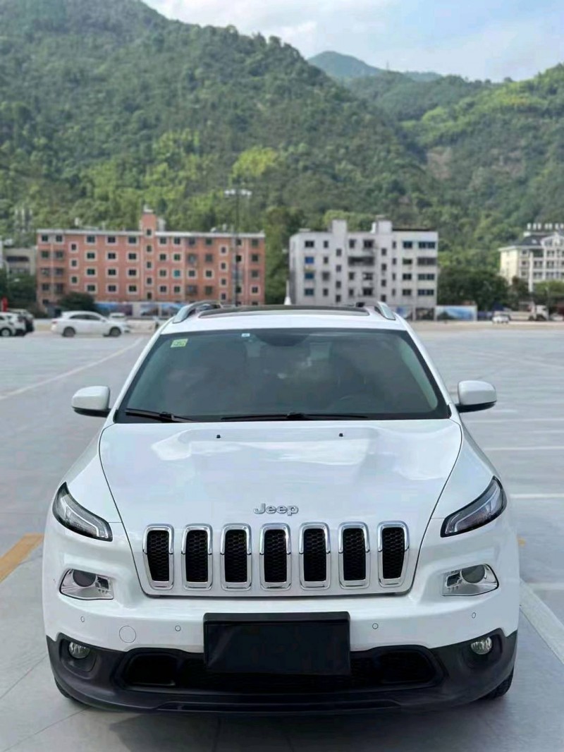 嘉兴16年Jeep自由光1