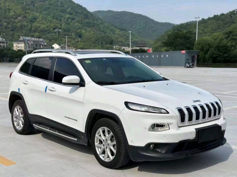 嘉兴16年Jeep自由光2