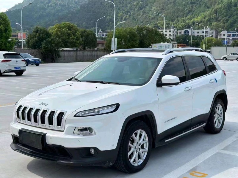 嘉兴16年Jeep自由光3