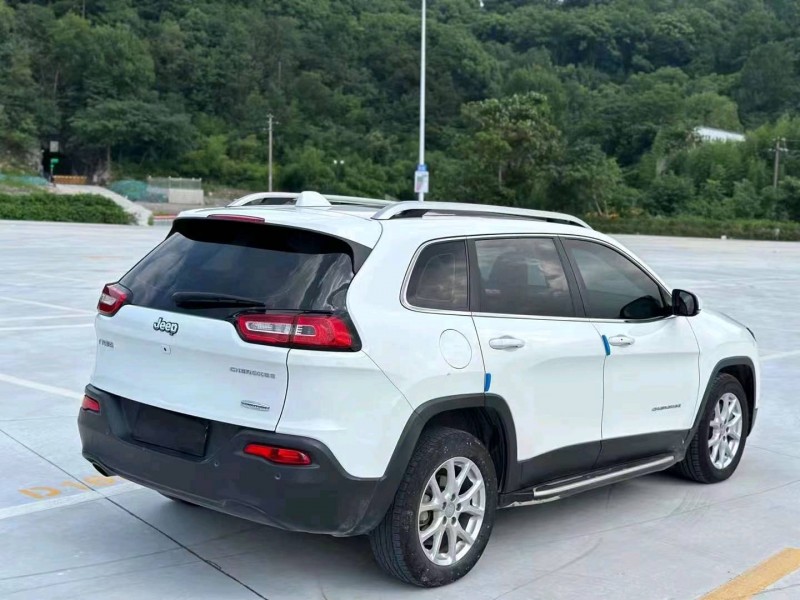 嘉兴16年Jeep自由光5