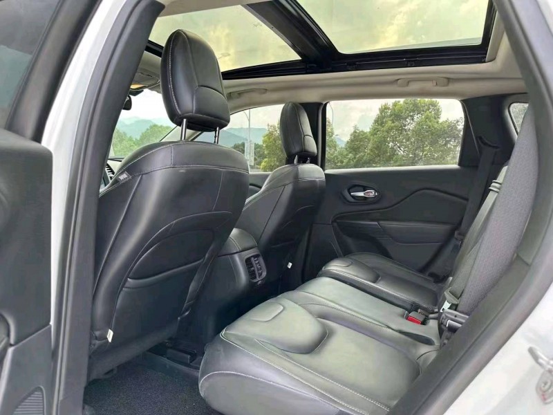 嘉兴16年Jeep自由光6