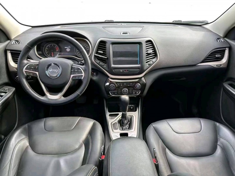 嘉兴16年Jeep自由光8