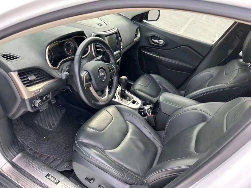 嘉兴16年Jeep自由光9