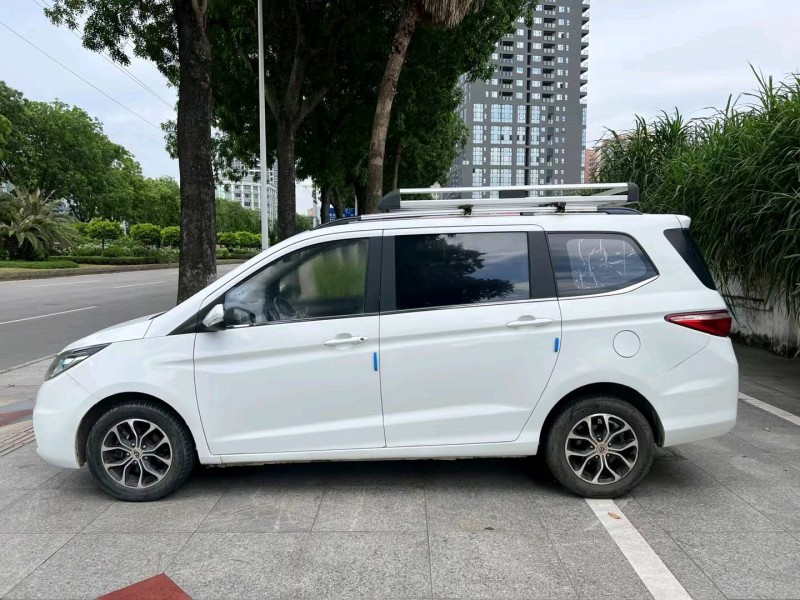 东莞17年长安汽车欧尚7