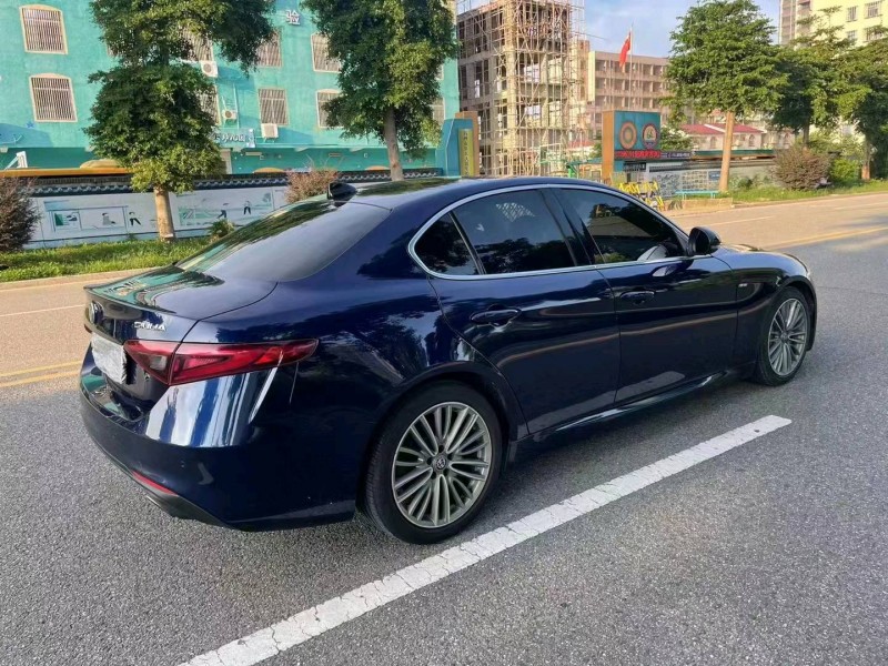 衡阳19年阿尔法·罗密欧Giulia4