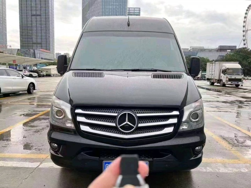 汕头18年奔驰斯宾特1