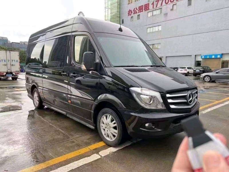 汕头18年奔驰斯宾特3