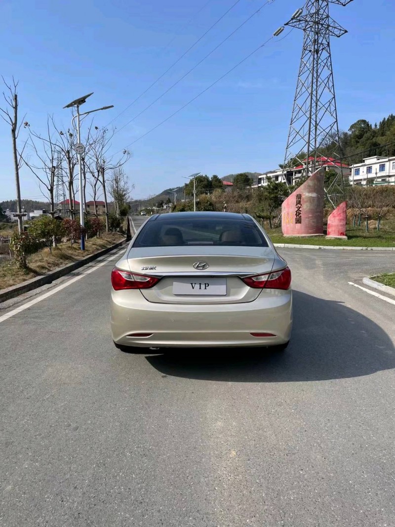 萍乡13年现代索纳塔八9