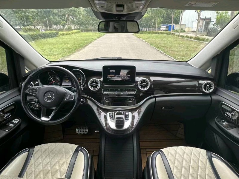 东营18年奔驰V8