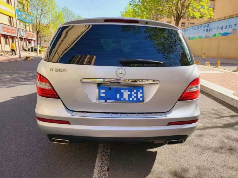 东营13年奔驰R8