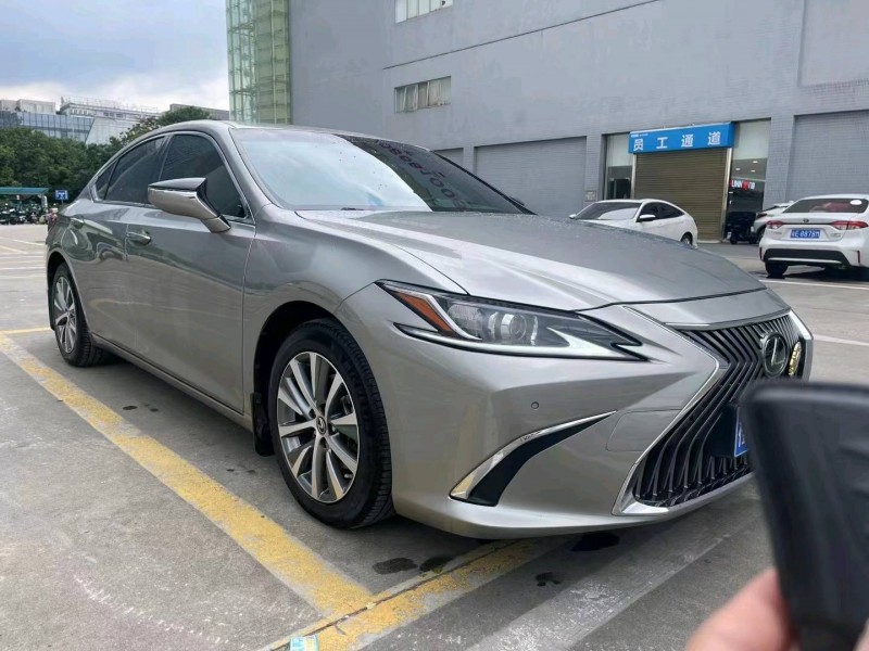 广州19年雷克萨斯ES3