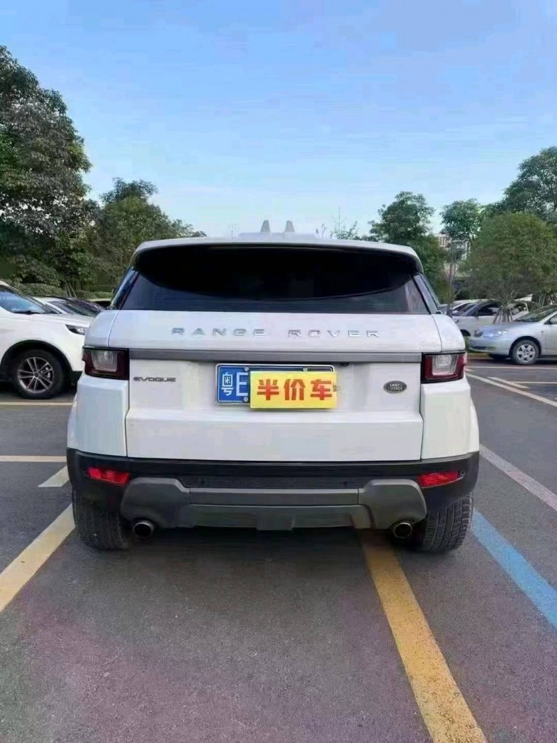 桂林18年路虎極光7