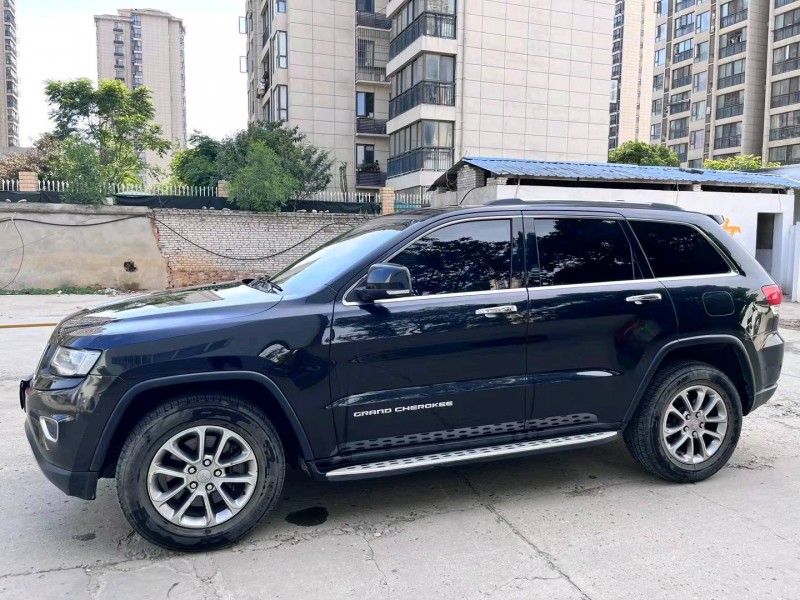 襄陽17年Jeep大切諾基2