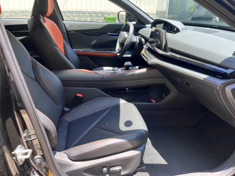 襄陽23年長安汽車UNI-V7