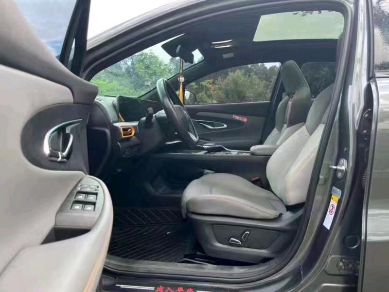 汕头22年长安汽车UNI-T9