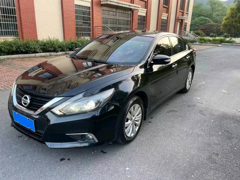 龍巖18年日產天籟2