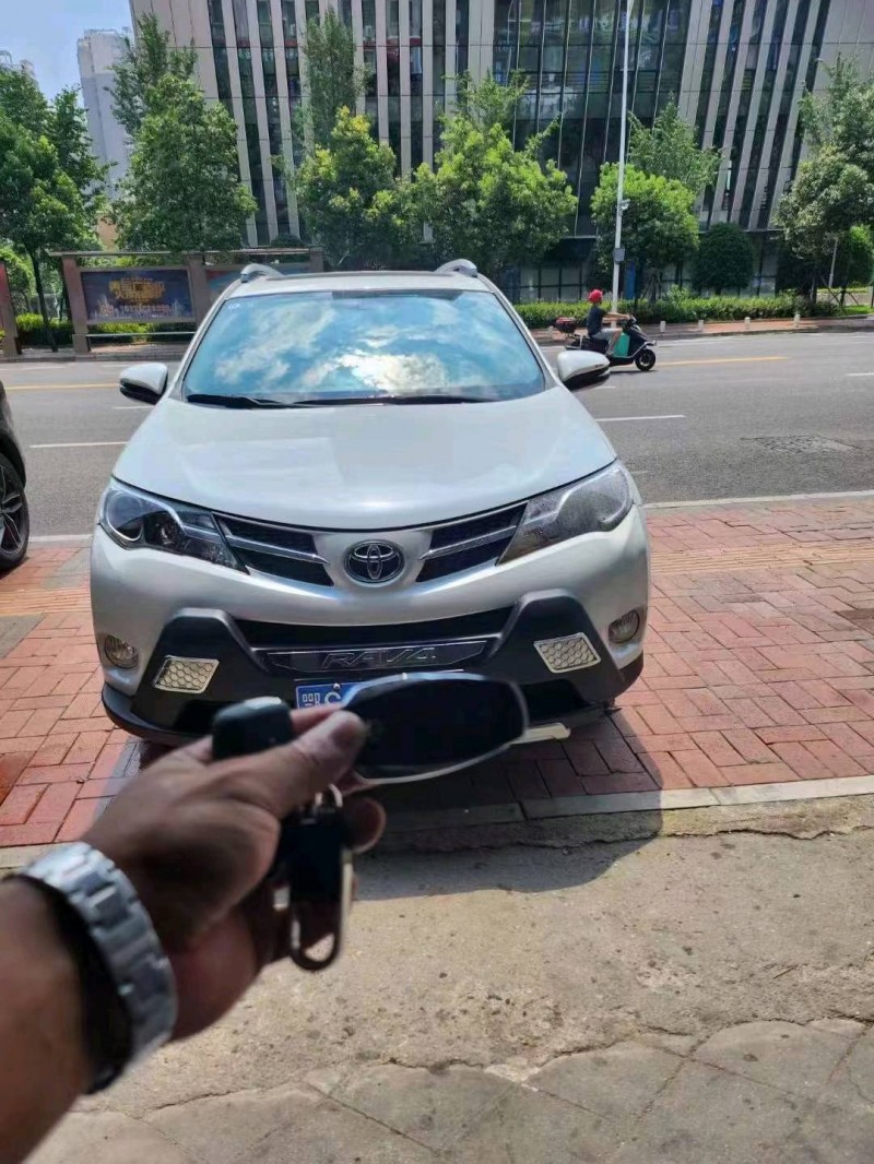 衡阳16年丰田RAV41