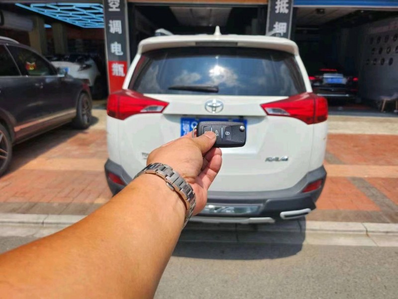 衡阳16年丰田RAV43