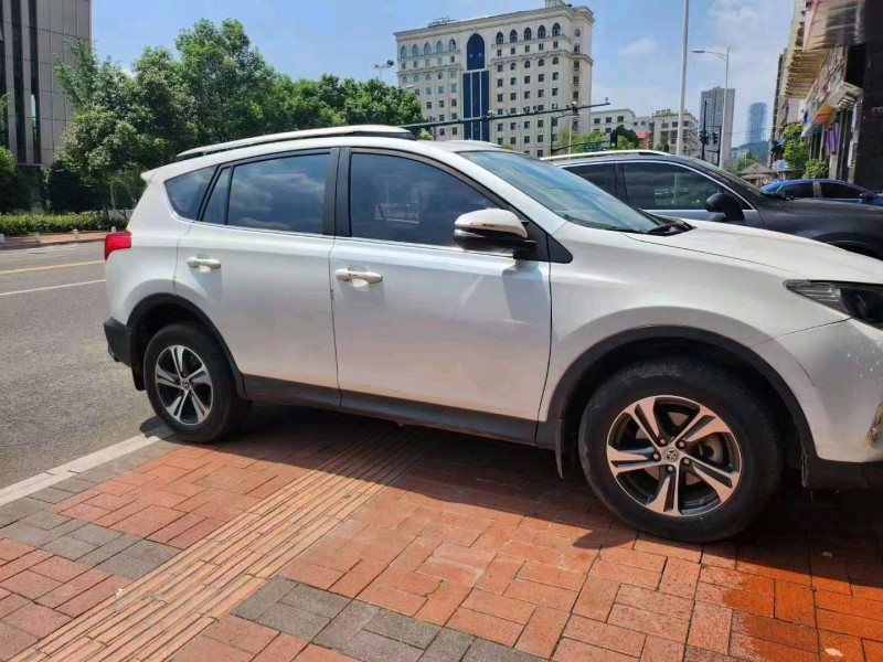 衡阳16年丰田RAV44