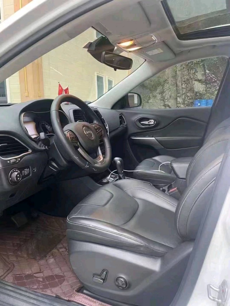 衡阳19年Jeep自由光9