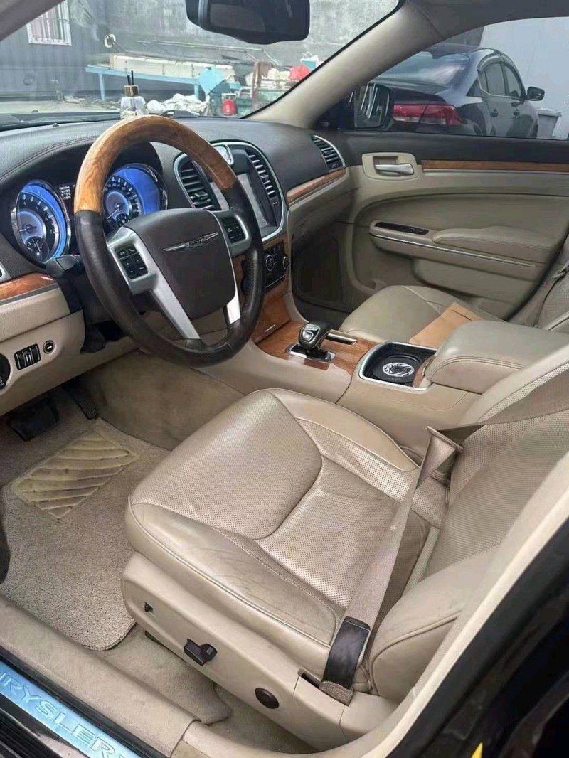 枣庄14年克莱斯勒300C6